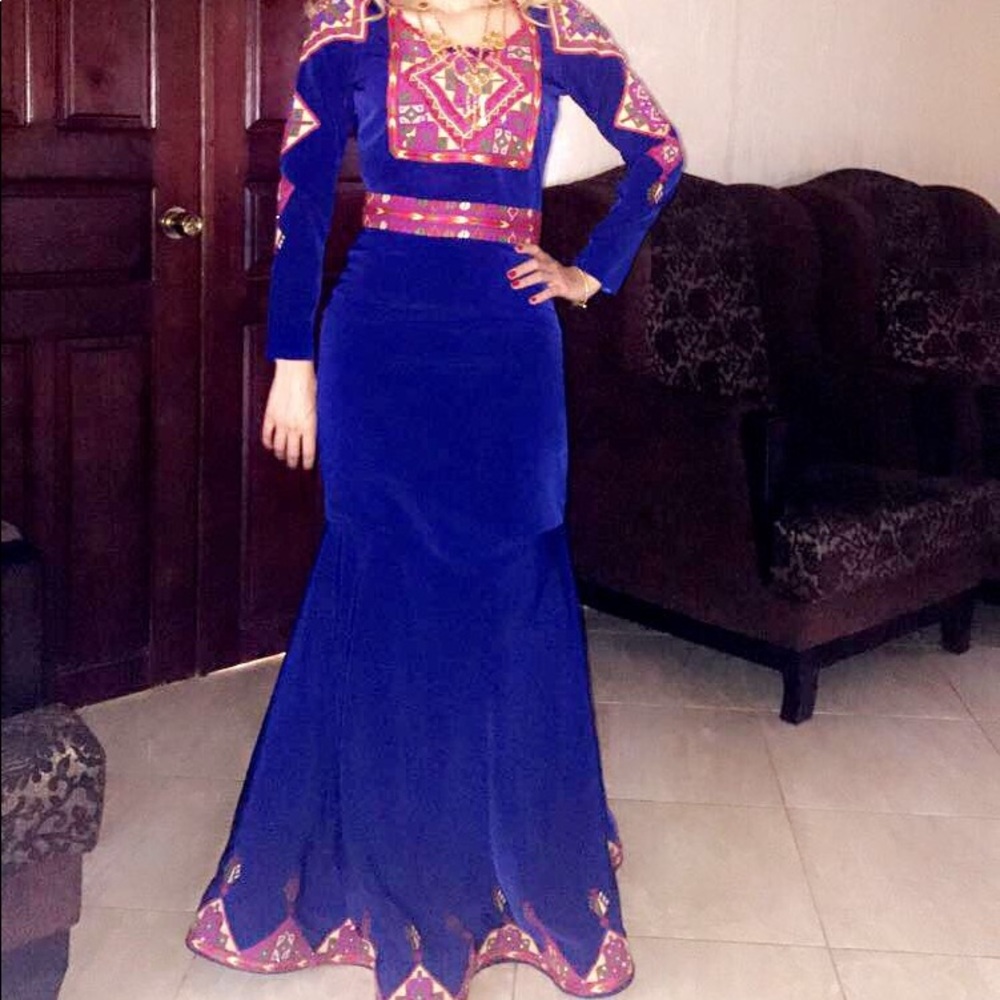 Palestinian stitched thob